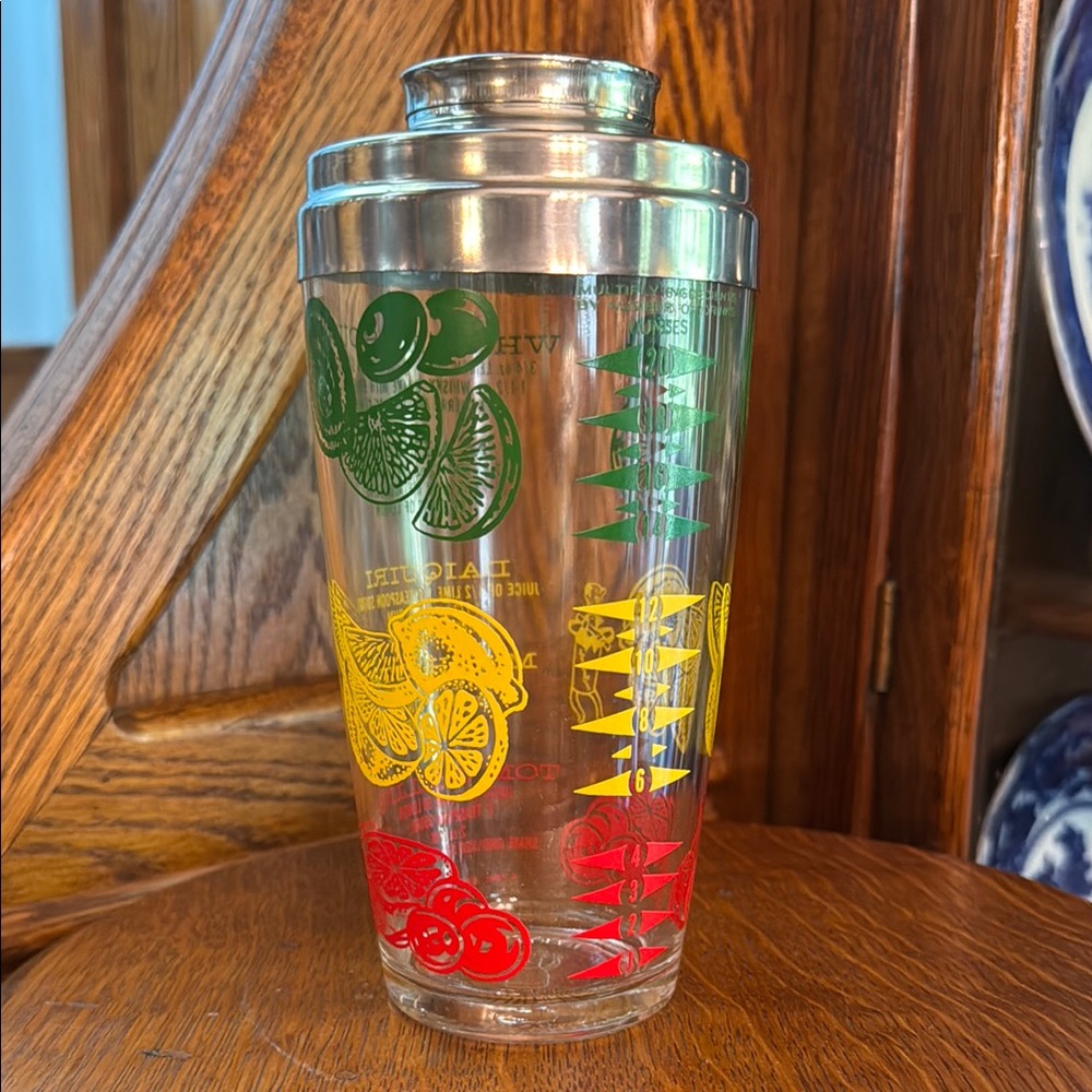 Vintage 1960s/70s cocktail shaker with lid from Mr Bartender line Federal Glass